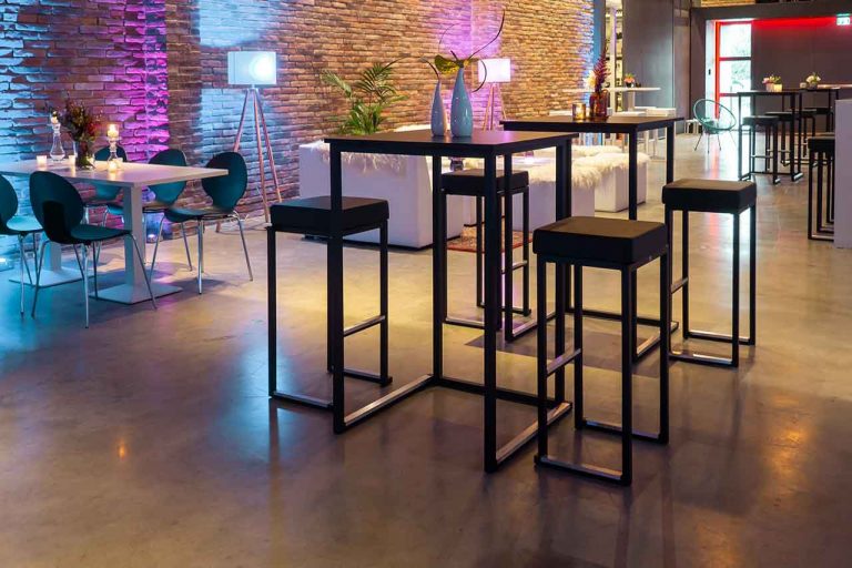 Stehtische mit Barhocker